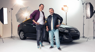 Dos hombres y un auto