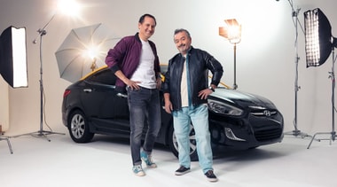 Dos hombres y un auto