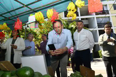 Ferias libres y sus clientes accederán a beneficios gracias a la alianza estratégica entre BancoEstado y Copec