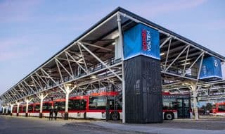 Cover Imagen Noticia: Copec energizará más de 1000 buses eléctricos y construirá 10 nuevos electro-terminales para el Gran Santiago