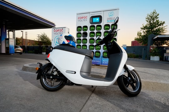 Cover Imagen Noticia: Copec lanza sistema de baterías para motos eléctricas