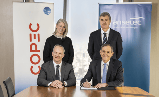 Cover Imagen Noticia: Copec y Transelec cierran acuerdo para potenciar proyecto granja solar con sistema de almacenamiento de energía BESS