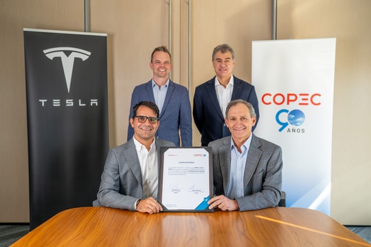 Cover Imagen Noticia: Copec Flux y Tesla concretan alianza para impulsar tecnologías BESS en Chile