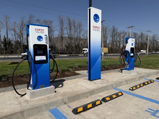 Cover Imagen Noticia: Copec inaugura hub de carga en Ruta 68 que permite energizar autos eléctricos en solo 15 a 20 minutos
