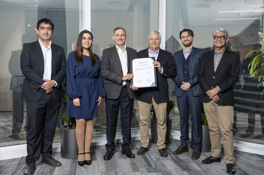 Cover Imagen Noticia: Copec y Ariztía firman acuerdo para abastecer con energía 100% renovable sus operaciones