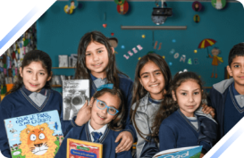 Niñas y niños con libros