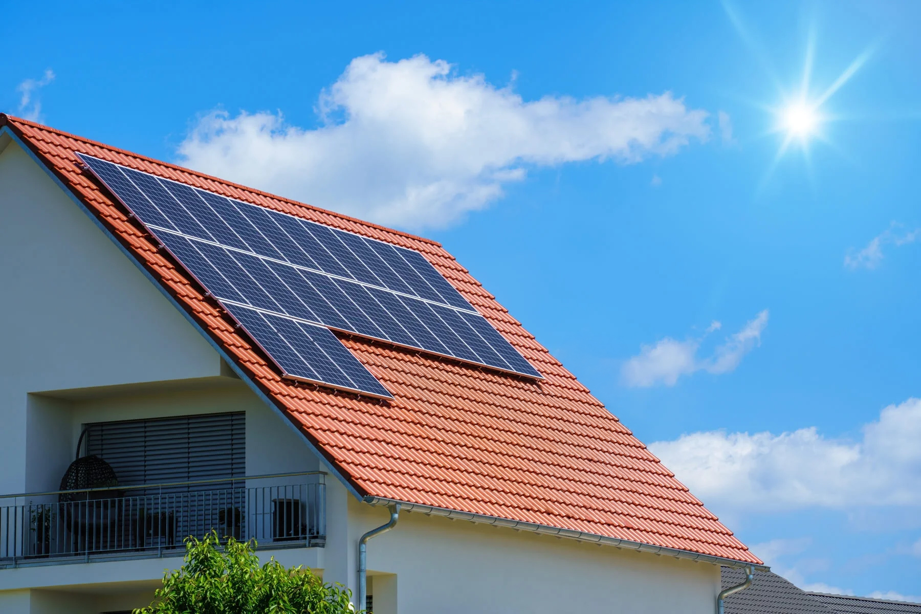 home with solar pannels